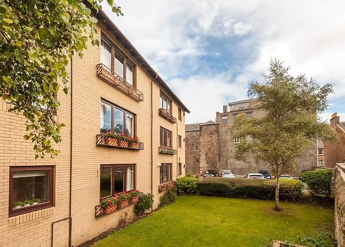 Gilmour\'S Entry Apartment
