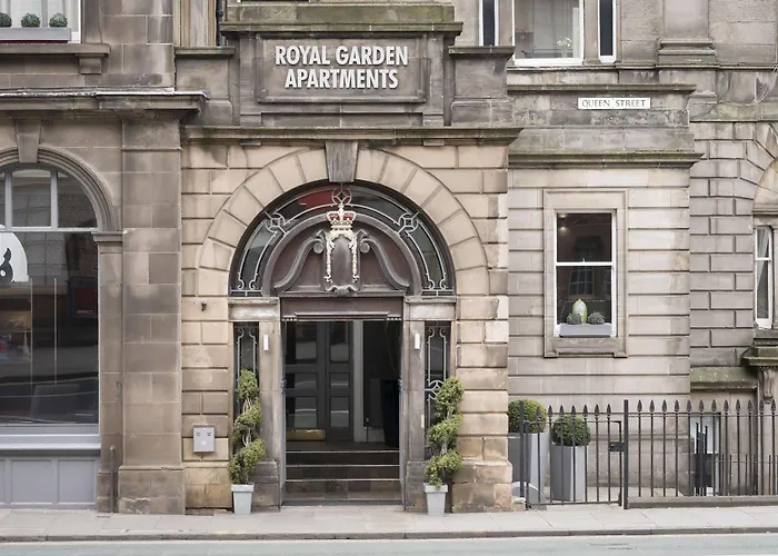Fountain Court Apartments - Royal Garden