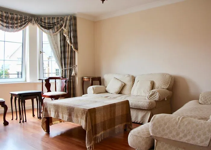 2 Bedroom Flat Near Edinburgh City Centre