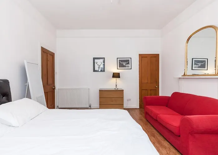 Old Town Edinburgh Apartment Close To Castle And Royal Mile