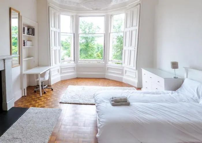 Silver Lining - Luxury Thirlestane Road.