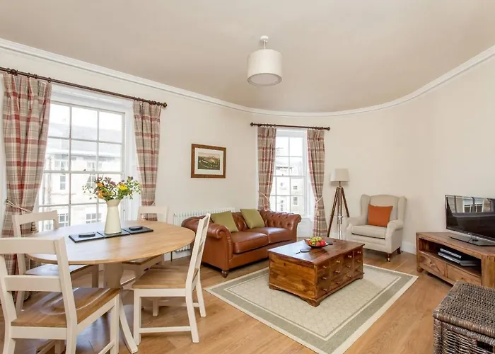 Joivy Stylish Apt In Trendy New Town Location