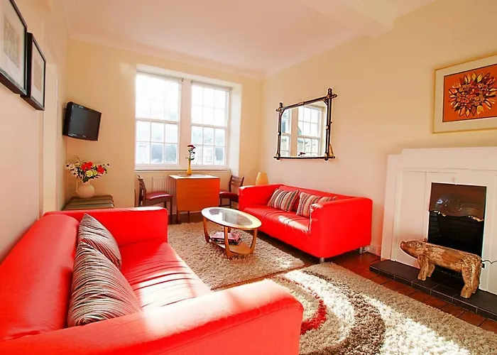 Joivy Bright Flat With Workspace In New Town
