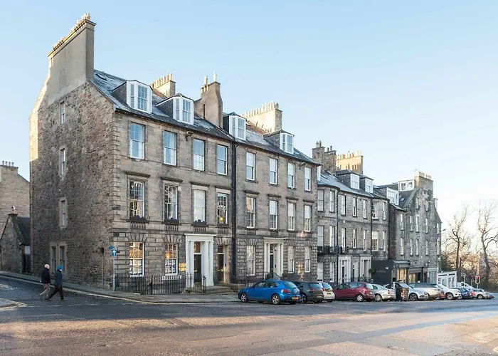 North Castle Street Luxury 3 Bedroom/3 Bathroom