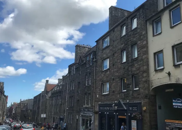 Crags View Apartment On The Royal Mile