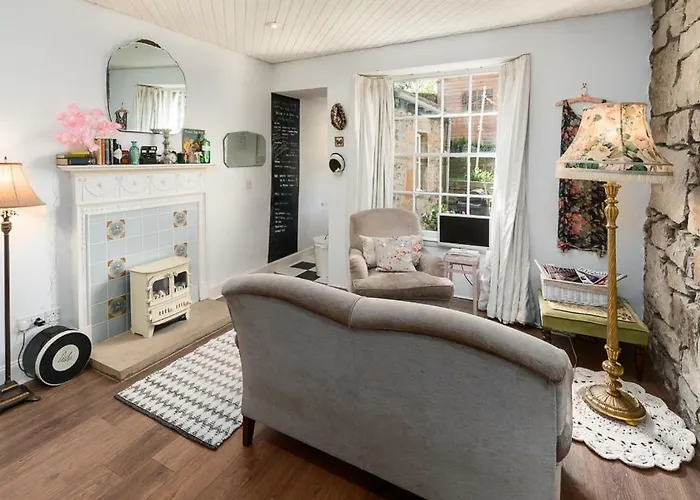 Vintage Apt, Pvt Garden, Wifi, New Town