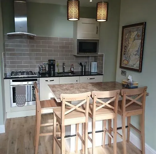 Murrayfield Spacious 2-Bedroom Apartment
