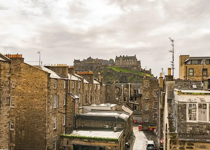 2 Bedroom Central Apartment With Stunning Castle View