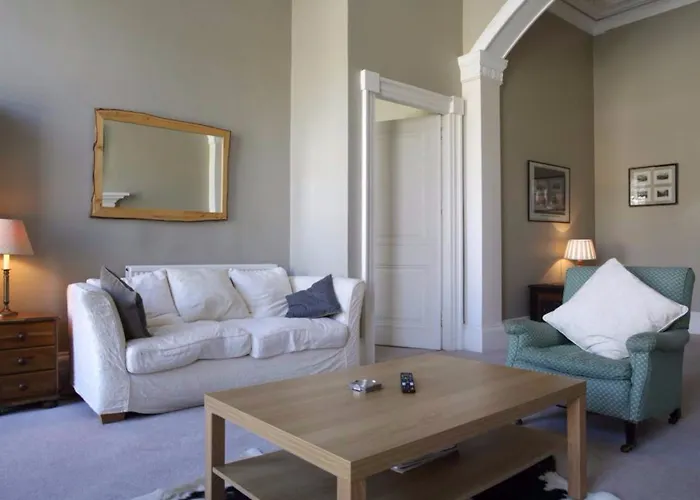 Grand New Town 2 Bedroom In Central Edinburgh