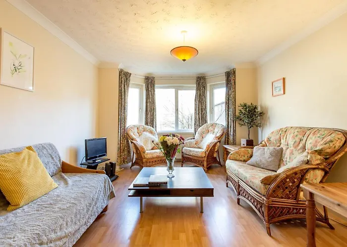 Central & Stylish 3 Bedroom, 2 Bath, Free Parking