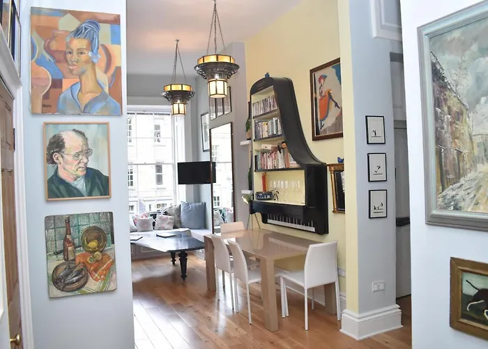 Frederick Street - Stylish Apartment In The Heart Of New Town!