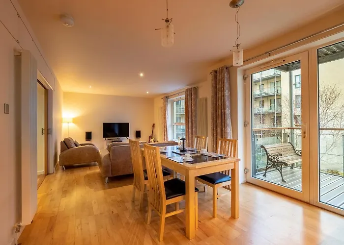 Altido Elegant 2Br Apt With Balcony And Parking