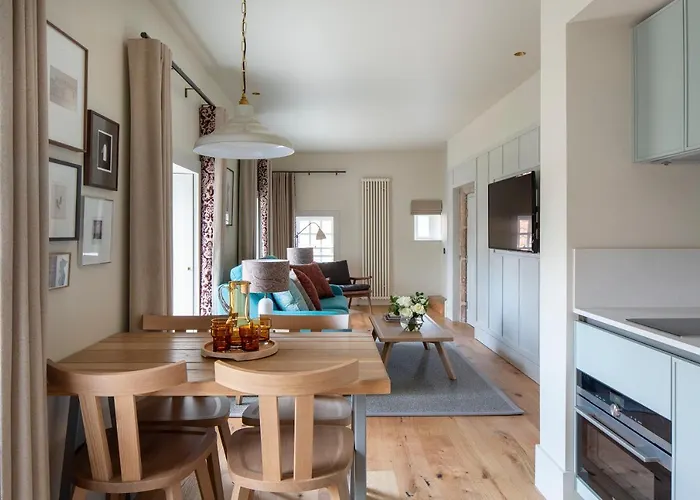 Cheval Abbey Strand Apartments, At Holyrood
