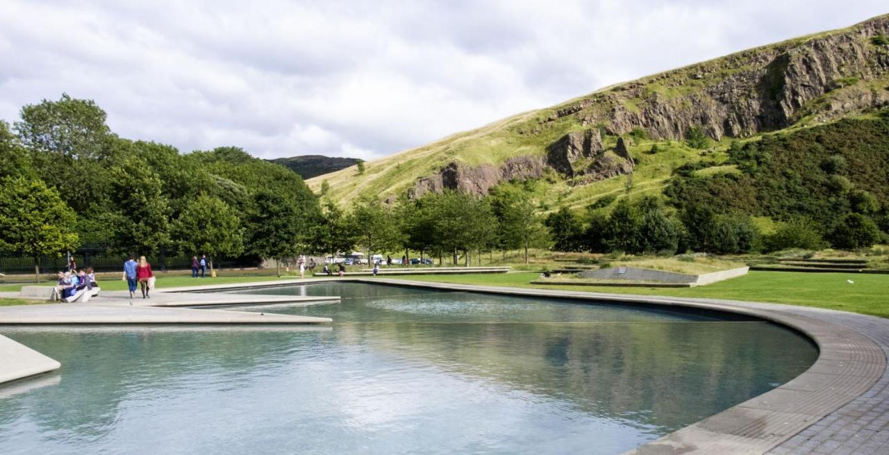 Apartment The Rock View Old Town 2-bedroom Terrace Lift Parking Edinburgh