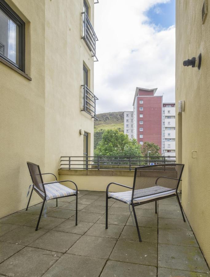 Apartment The Rock View Old Town 2-bedroom Terrace Lift Parking Edinburgh