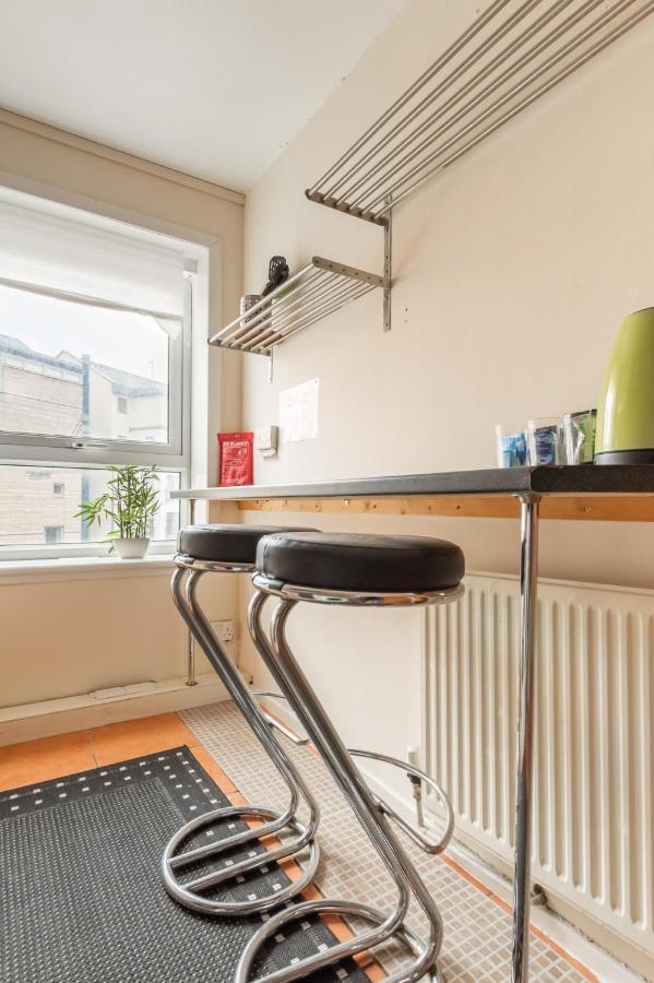 Edinburgh City Centre Aishia/Sakina Apartment *