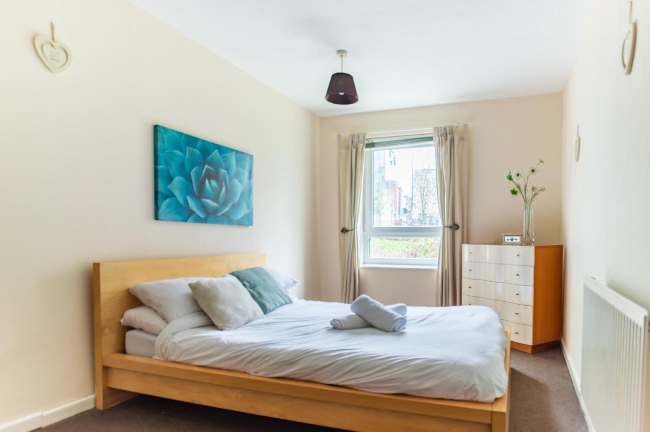 Edinburgh City Centre Aishia/Sakina Apartment EDI