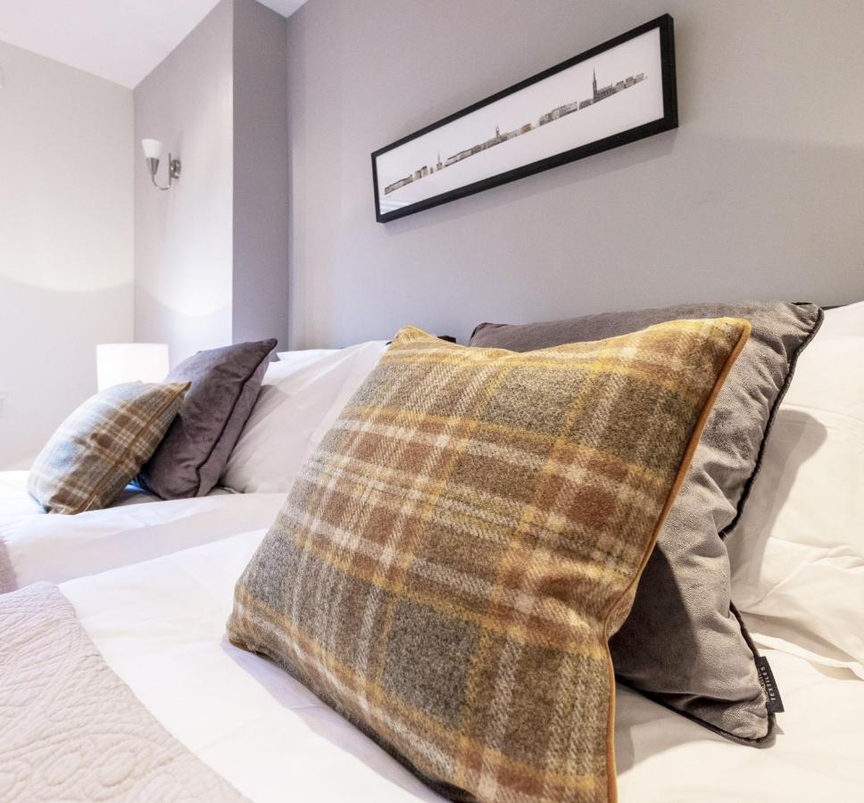 The Rock View Old Town 2-bedroom Terrace Lift Parking Apartment *