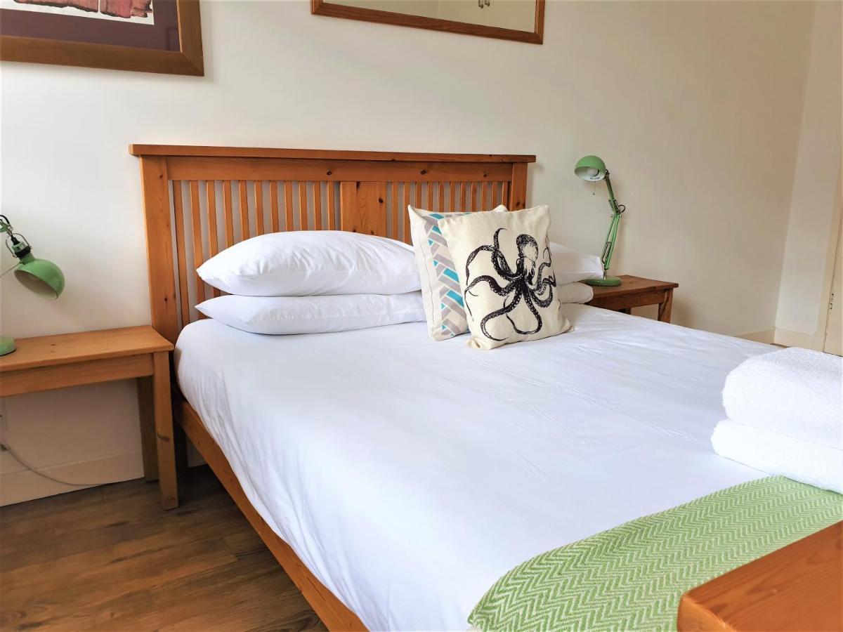 Canongate - Spacious And Historic 2 Bed Flat On Royal Mile *