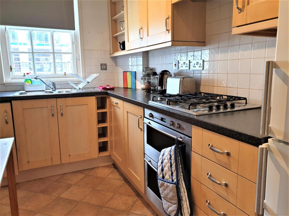 Canongate - Spacious And Historic 2 Bed Flat On Royal Mile Apartment *