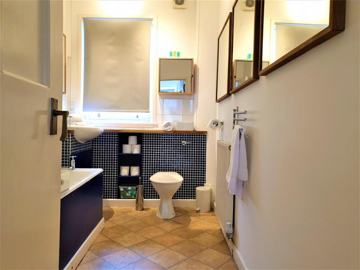 Canongate - Spacious And Historic 2 Bed Flat On Royal Mile