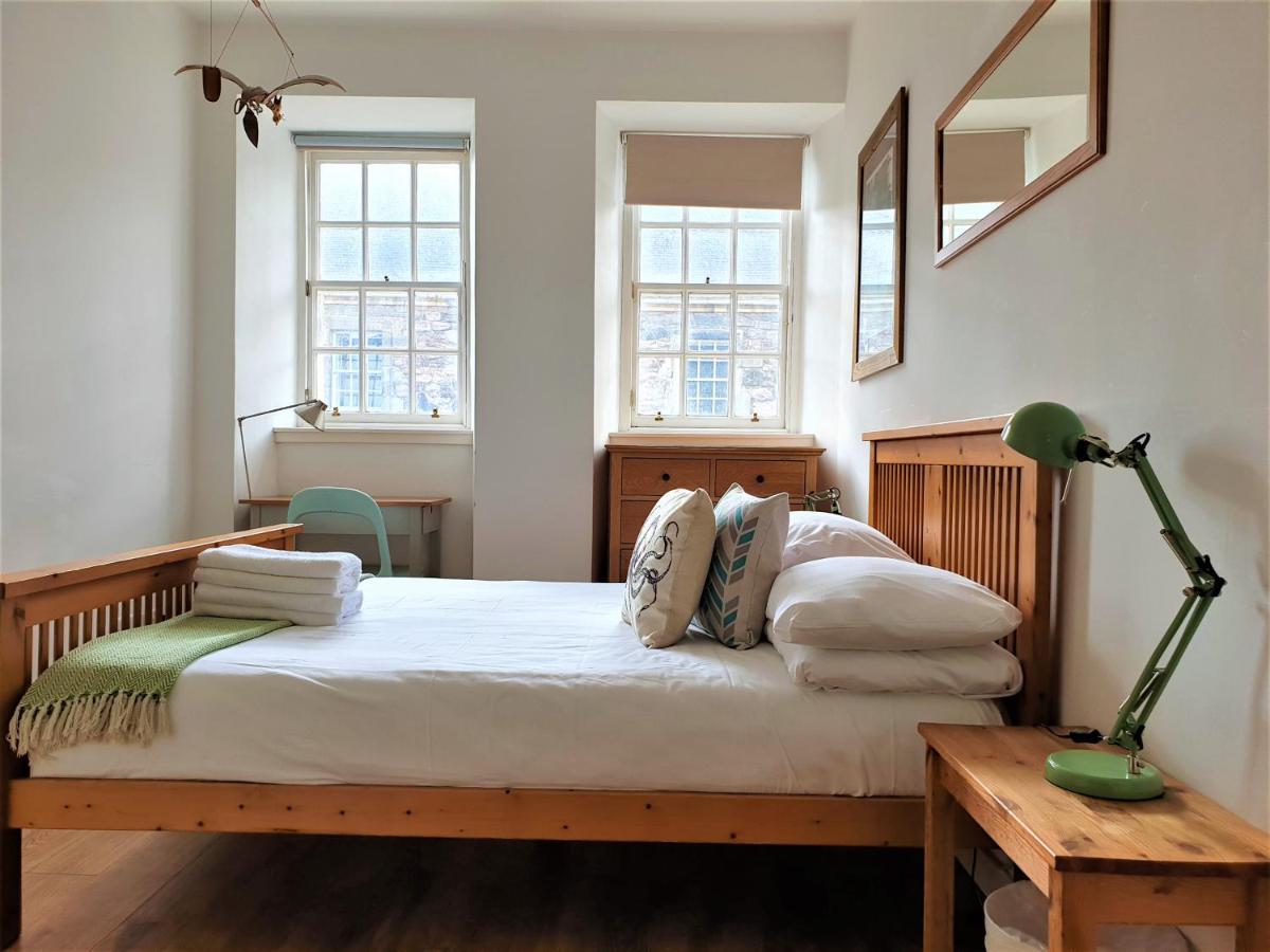 Canongate - Spacious And Historic 2 Bed Flat On Royal Mile Apartment Edinburgh
