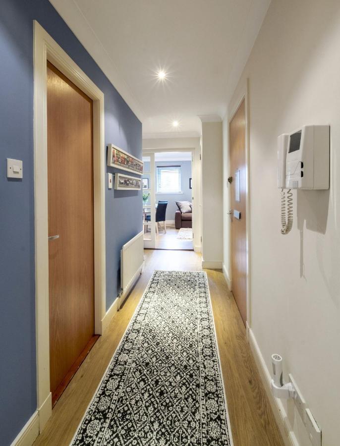 The Rock View Old Town 2-bedroom Terrace Lift Parking Apartment Edinburgh