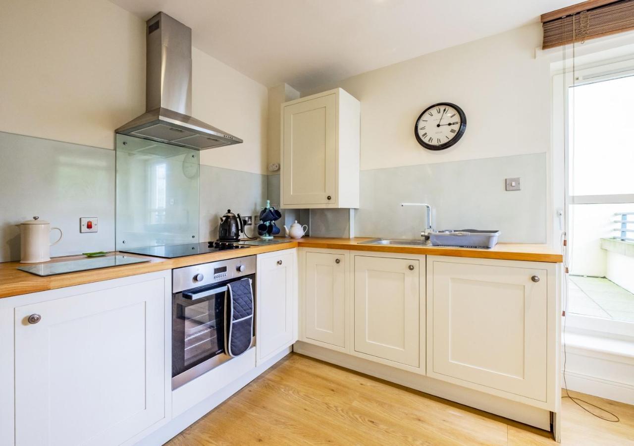 The Rock View Old Town 2-bedroom Terrace Lift Parking Apartment Edinburgh