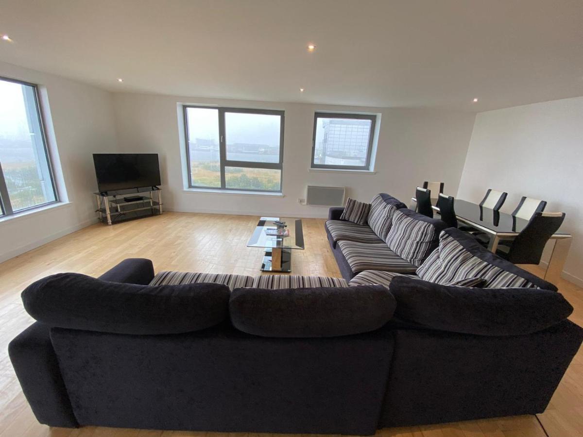 Grand Harbour Apartment Edinburgh