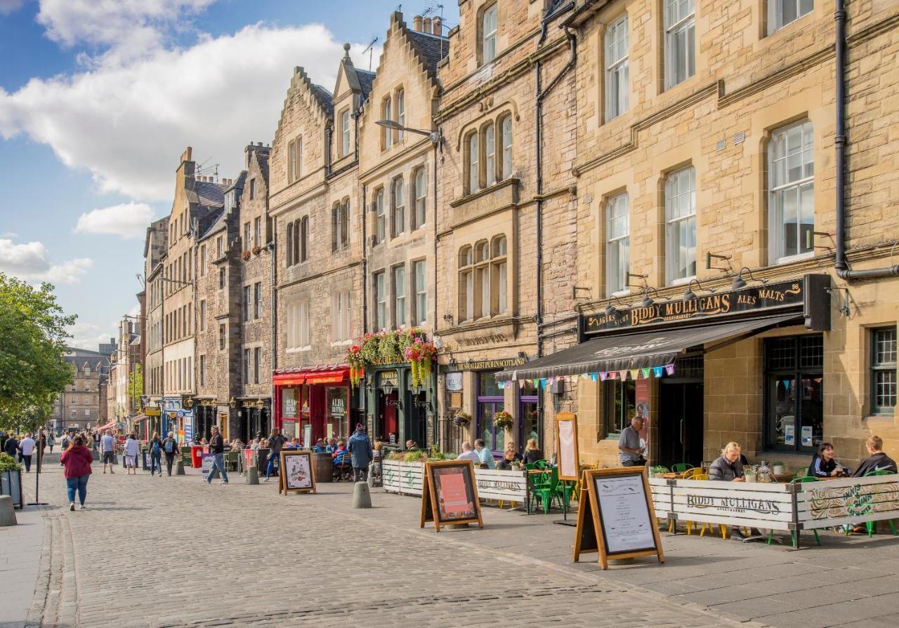 West Bow Just Off Royal Mile *