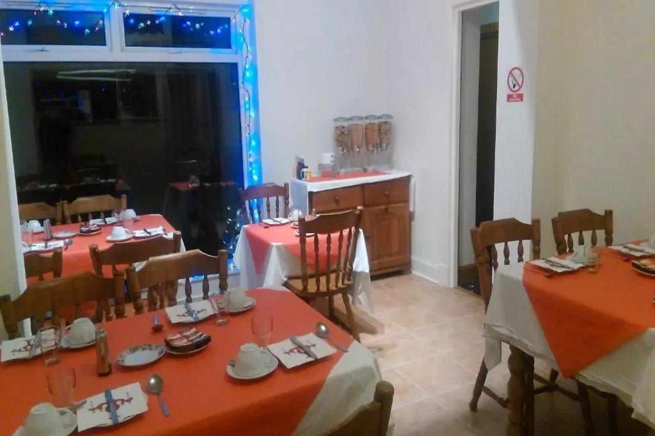 Twin Lions Hotel 2*