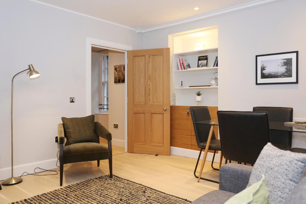 Joivy Modern And Airy Flat On The Historic Royal Mile Apartment Edinburgh