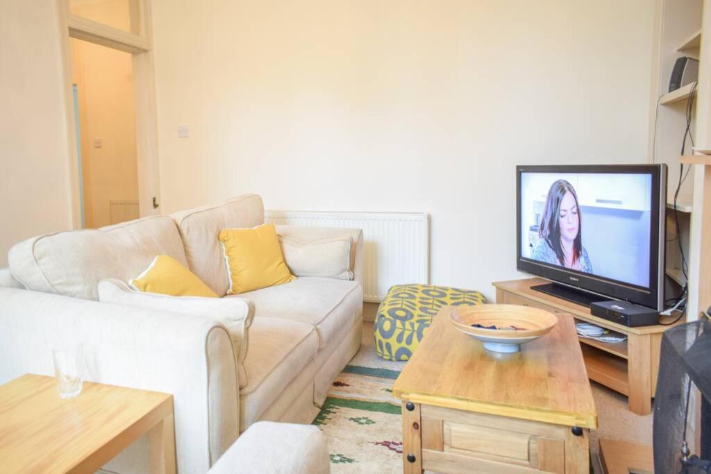 Lovely Sunny 2 Bed Coast Appartement