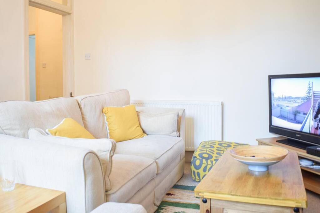 Lovely Sunny 2 Bed Coast Appartement *