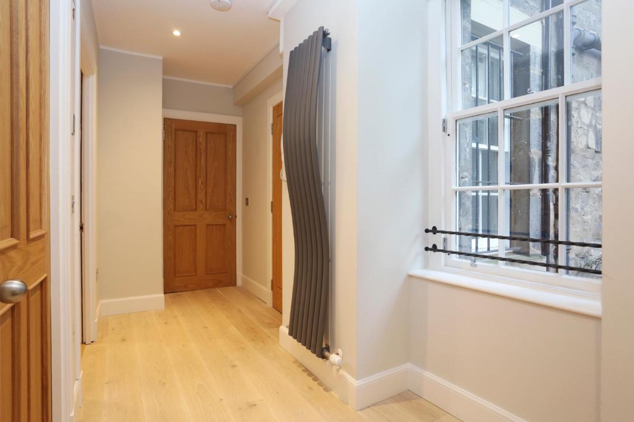 Joivy Modern And Airy Flat On The Historic Royal Mile Apartment Edinburgh