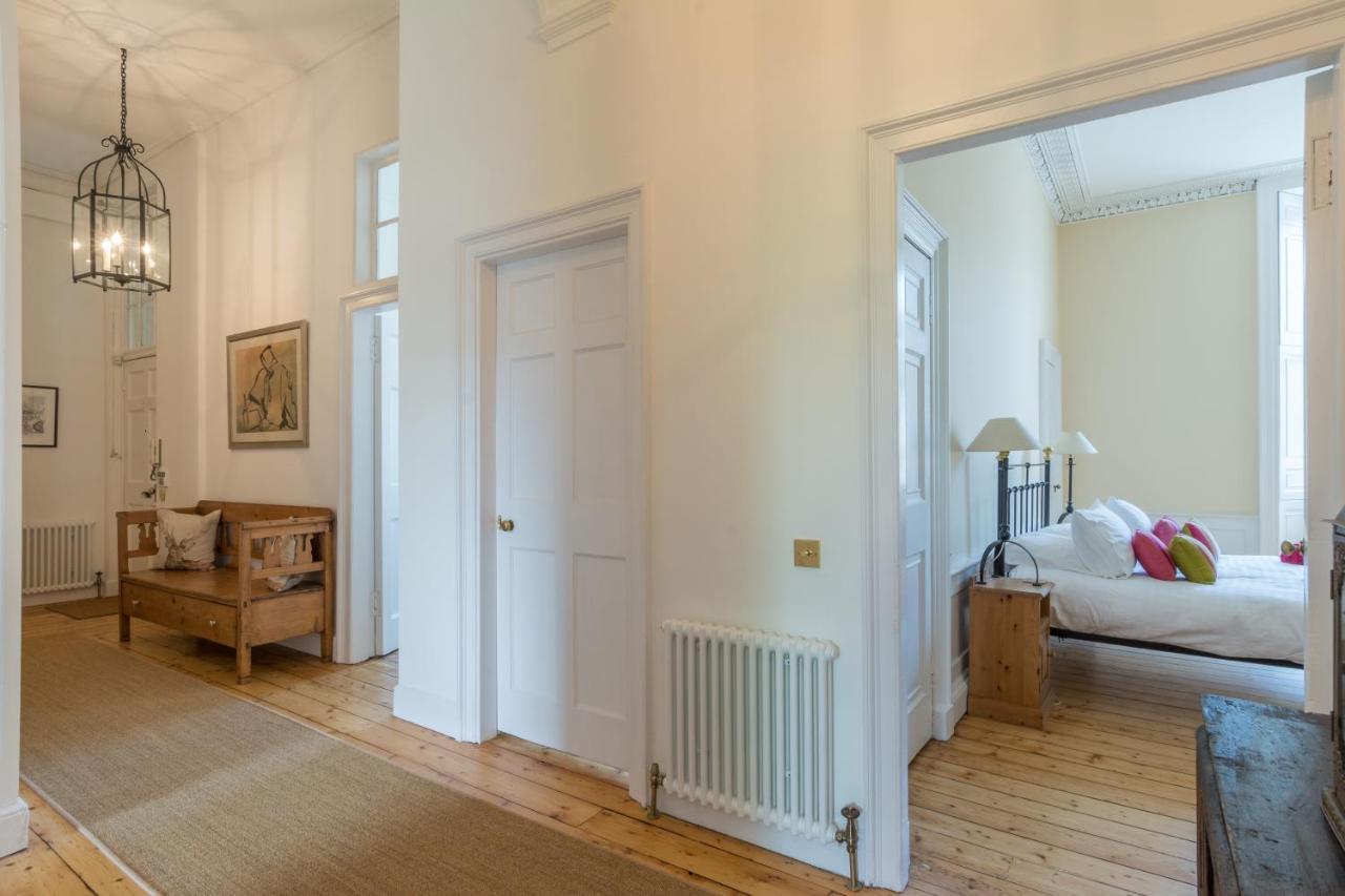 London Street Apartment *