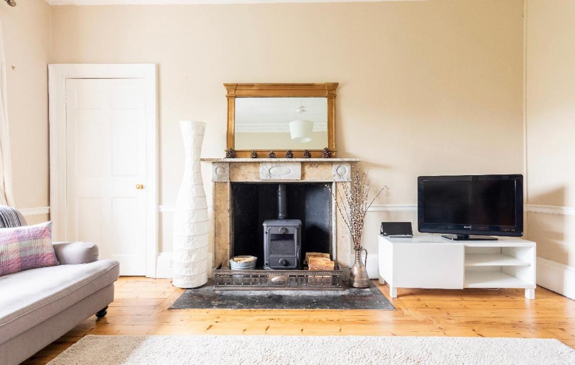 New Town With Castle View Apartment Edinburgh
