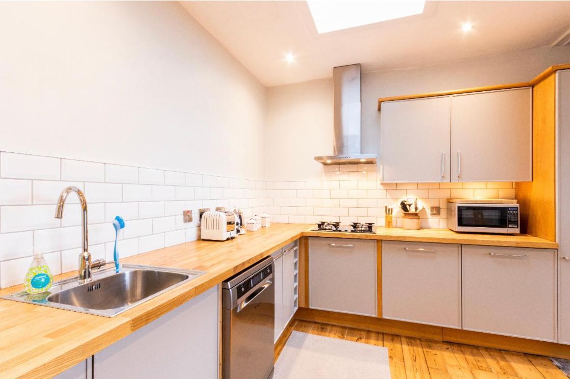 New Town With Castle View Apartment Edinburgh
