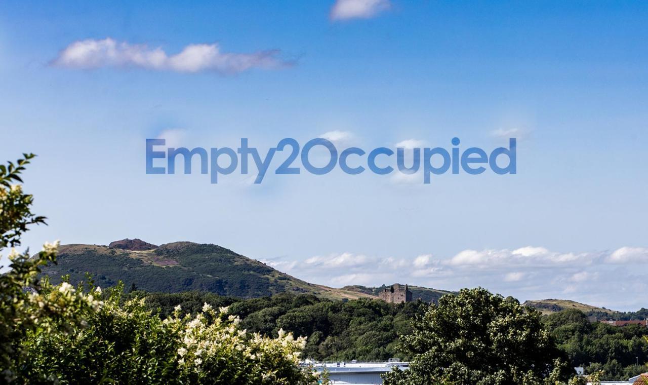 3 Bed House W/drive & Garden V/fast Wifi Near Bioquarter Holiday home *