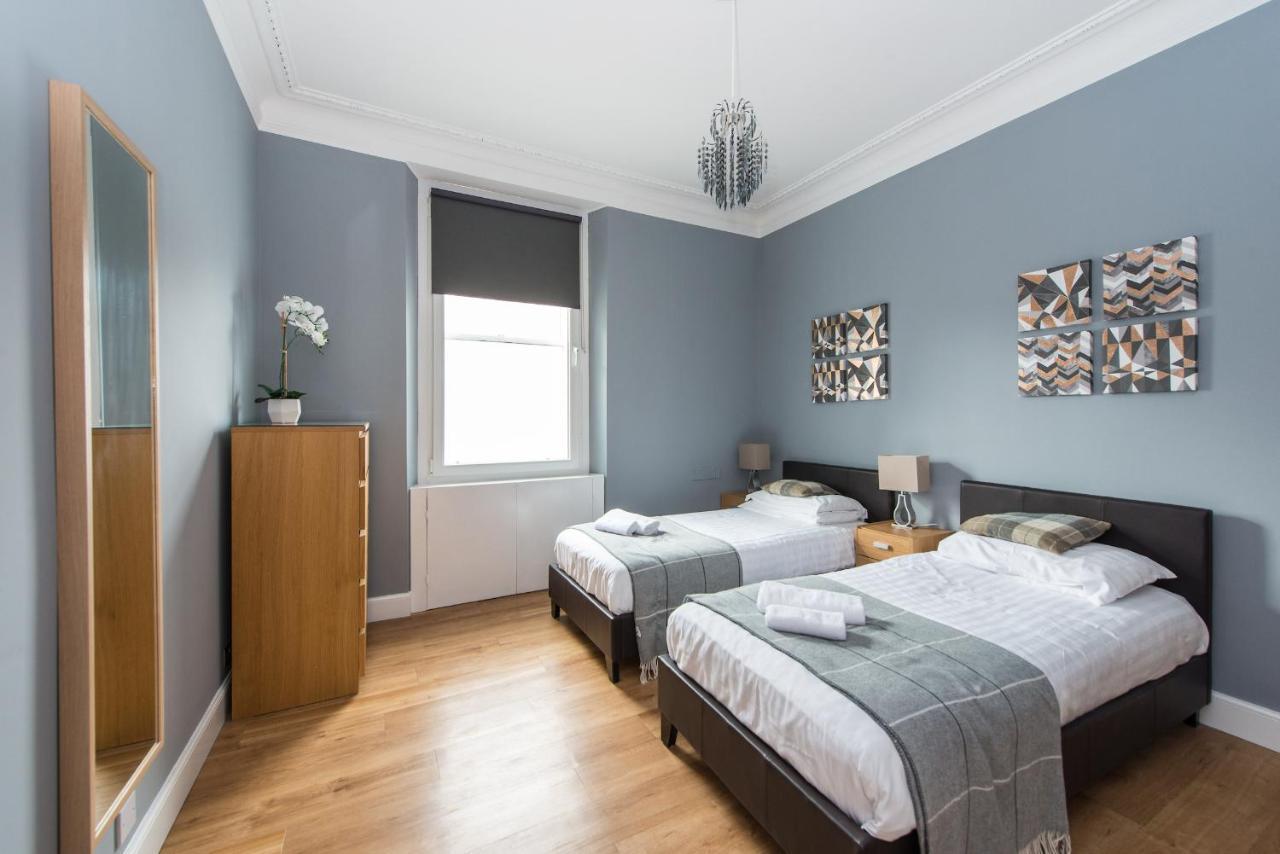 Castle Apt, Modern,