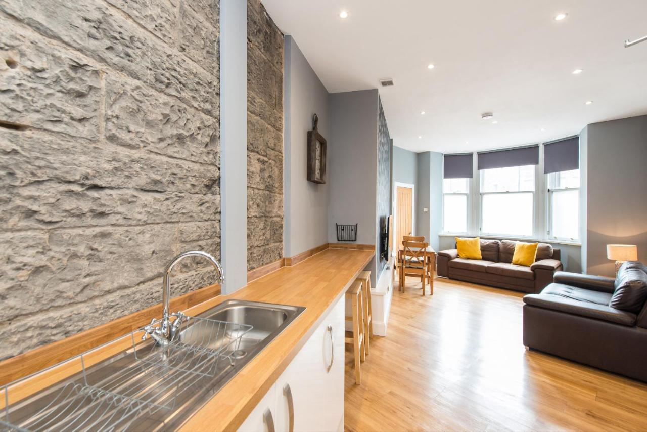 Castle Apt, Modern,