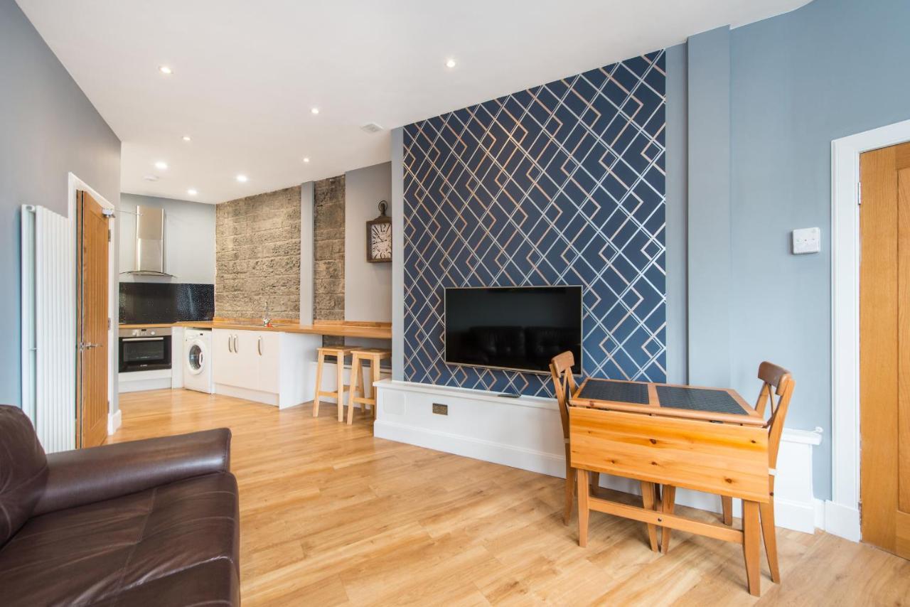 Castle Apt, Modern, Apartment EDI
