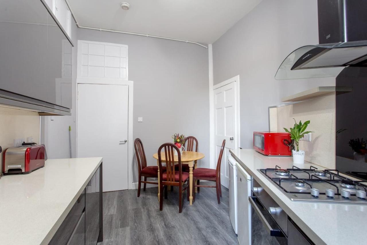 Stunning 2-bed In Apartment *