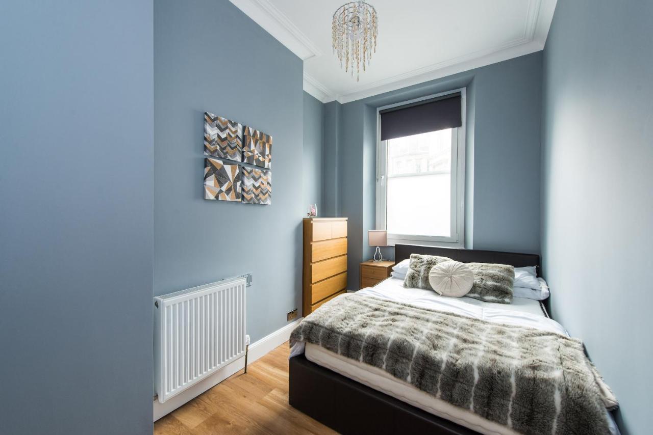 Castle Apt, Modern, *