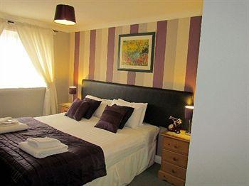 Edinburgh Aparthotel 4*