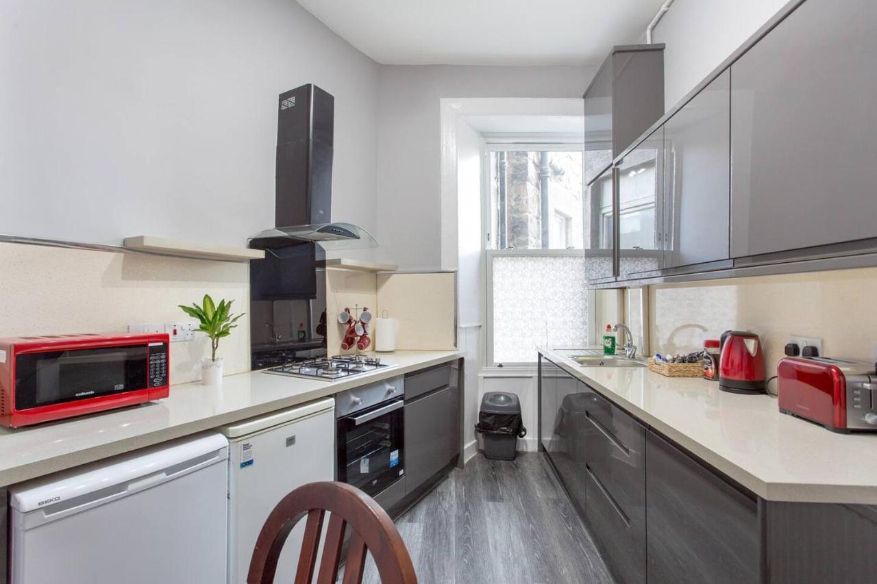 Stunning 2-bed In Apartment *