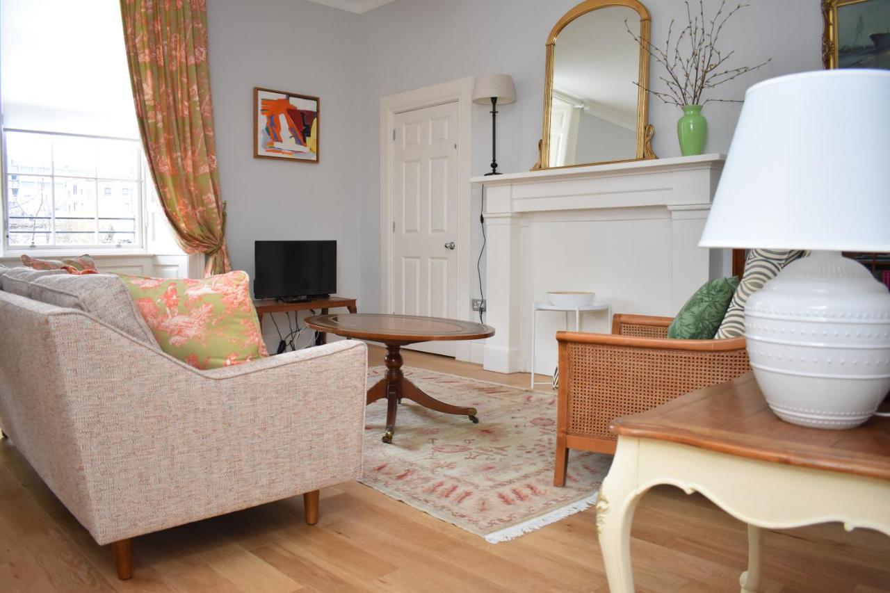 Bernard St - Bright And Spacious 1 Bed At The Shore! *
