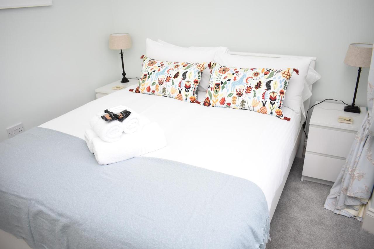 Bernard St - Bright And Spacious 1 Bed At The Shore! *