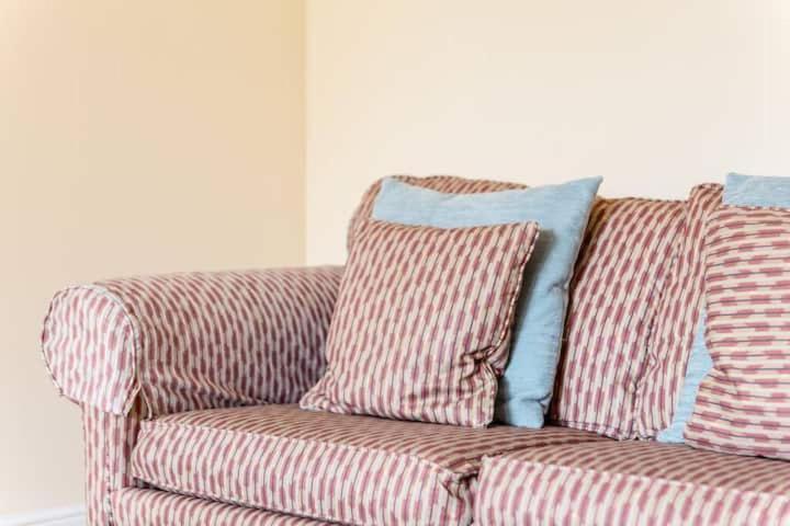 Dicksonfield - Modern 2 Bed, 2 Bath Close To Centre *