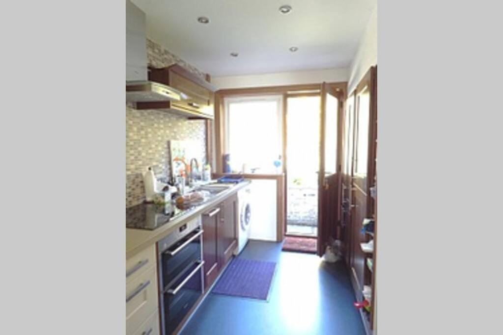 Hébergement de vacances Sunny House With Views To Skyline *